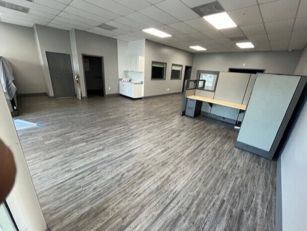 More Photos Of 19301 SW 106th Ave, Miami Showroom For Lease