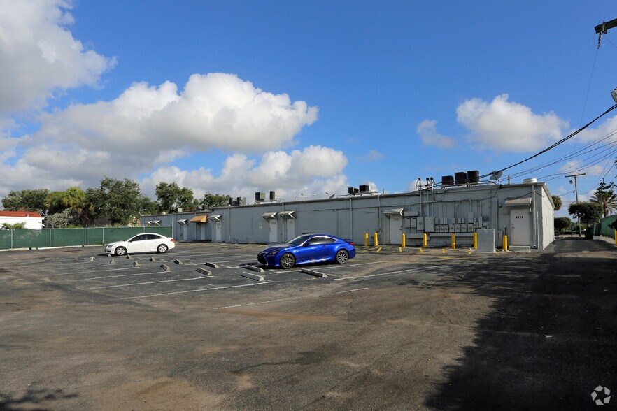 More Photos Of 2118-2138 Okeechobee Blvd, West Palm Beach Unknown For Lease