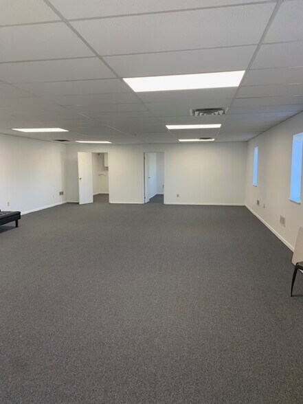 More Photos Of 1965 Stout Dr, Warminster Township Warehouse For Lease