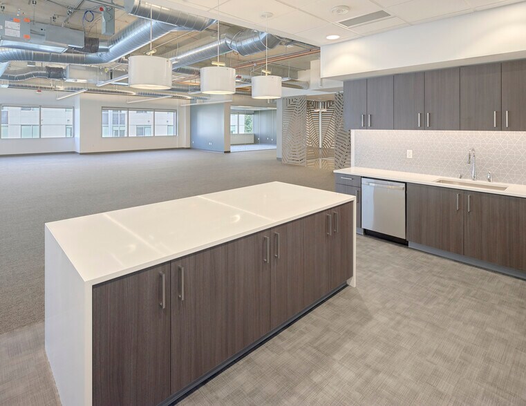 More Photos Of 15809 Bear Creek Pky NE, Redmond Office For Sale