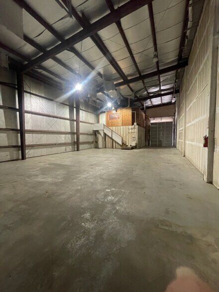 More Photos Of 2724 Crestview St, Kenner Warehouse For Lease