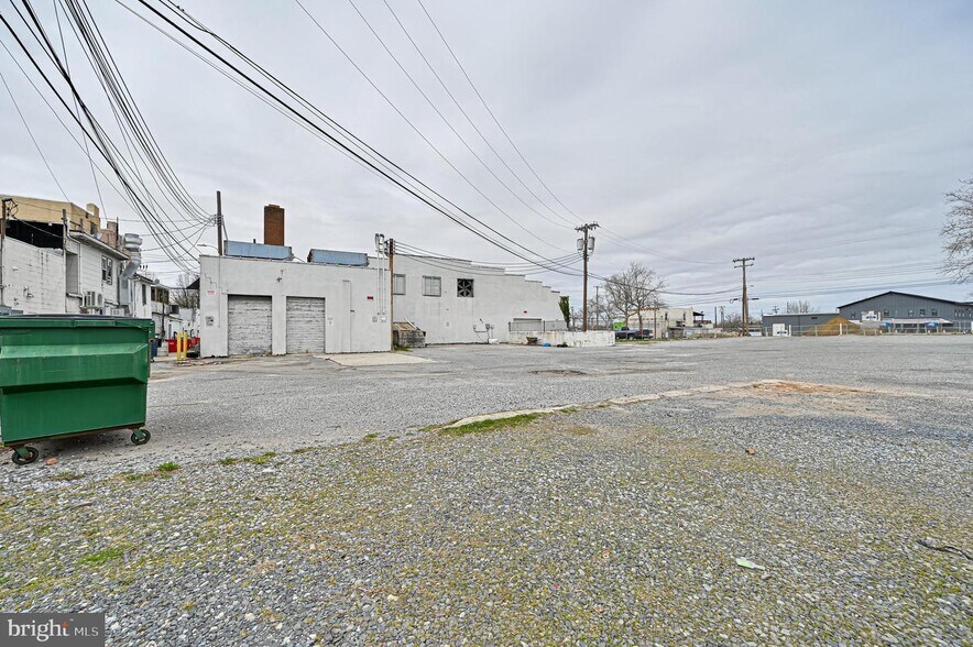 More Photos Of 13 N East Blvd, Vineland Flex For Sale