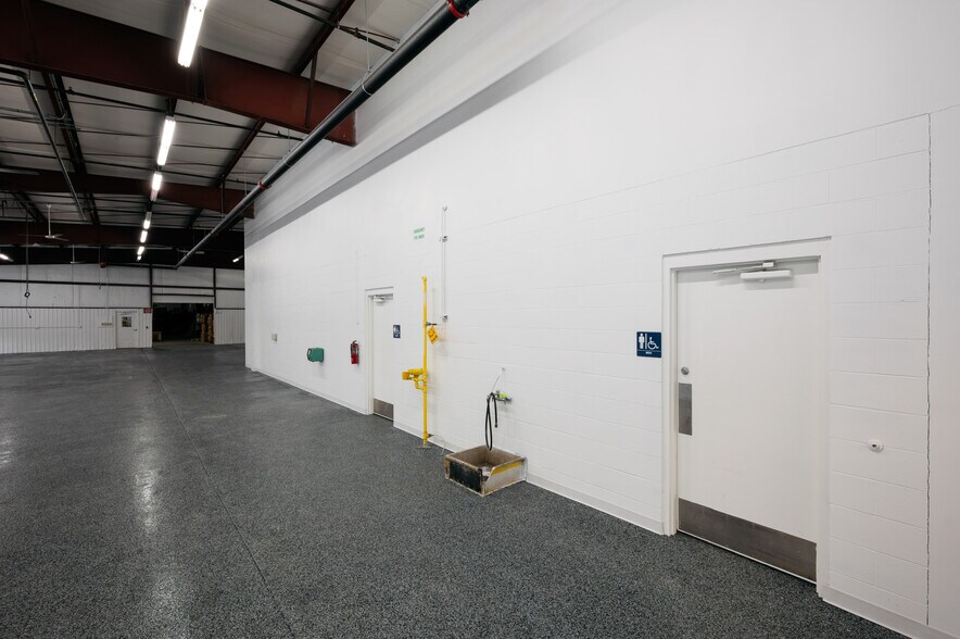 More Photos Of 2291 Traversefield Dr, Traverse City Manufacturing For Lease