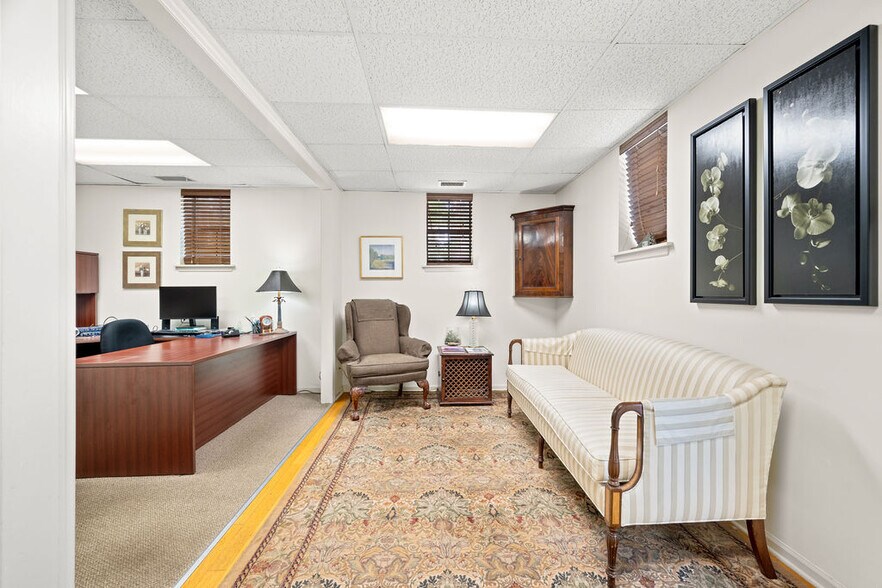 More Photos Of 300 Forest Ave, Chattanooga Office For Sale
