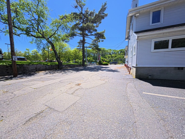 More Photos Of 125 E Jericho Tpke, Huntington Station Freestanding For Lease