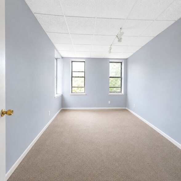 More Photos Of 64-19 Myrtle Ave, Ridgewood Freestanding For Sale