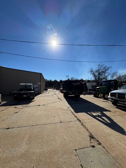 More Photos Of 8716 SE 15th St, Oklahoma City Distribution For Sale