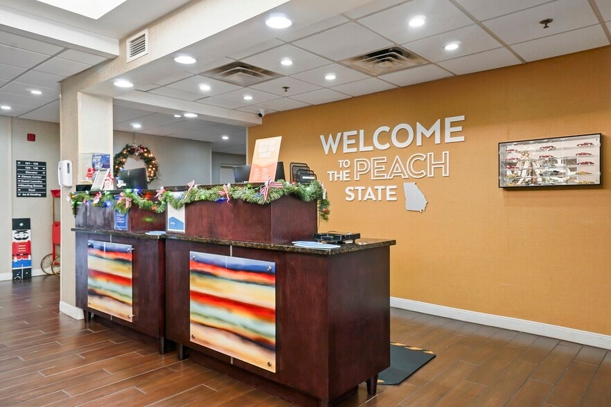 More Photos Of 1500 W 4th St, Adel Hotel For Sale