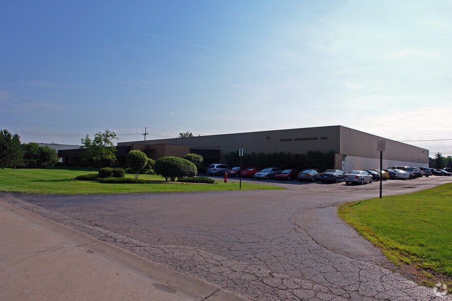 More Photos Of 2745 Bond St, Rochester Hills Warehouse For Sale