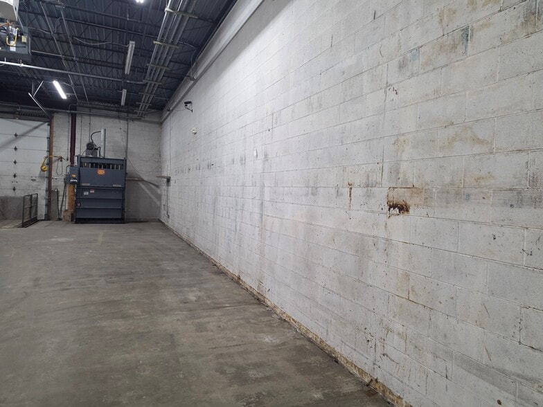 More Photos Of 736 W Main St, Greensburg Supermarket For Sale