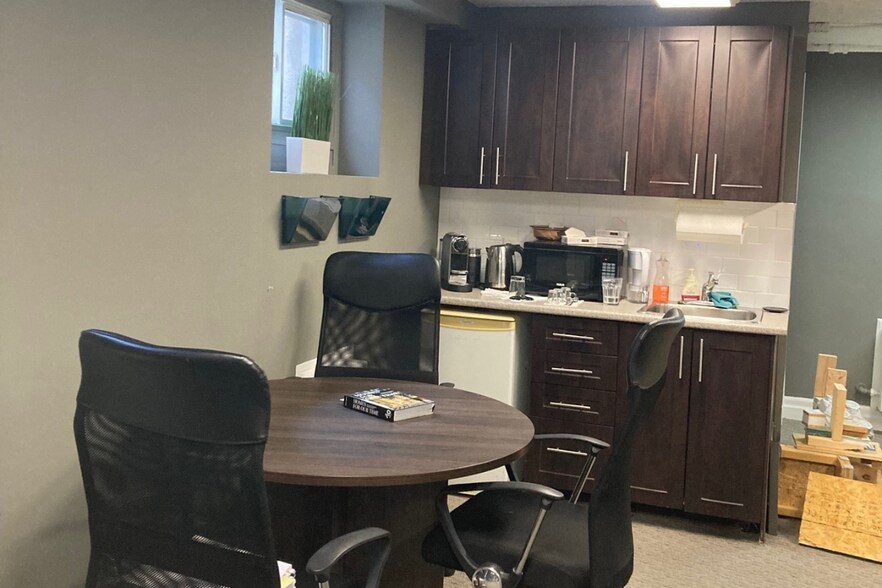 More Photos Of 2842 Bloor St W, Toronto Office For Lease