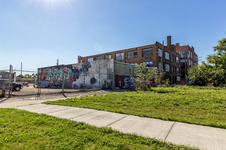 More Photos Of 2000 Brooklyn St, Detroit Office For Sale