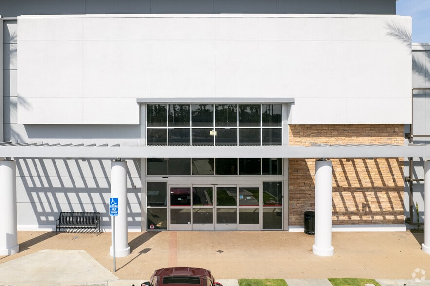 More Photos Of 2201-2895 Park Ave, Tustin Unknown For Lease