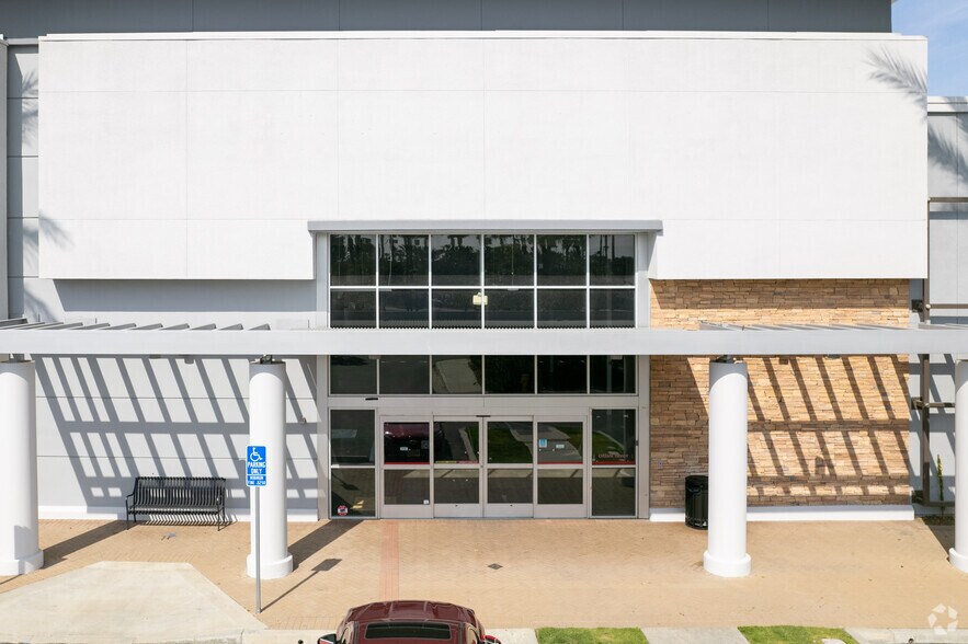 More Photos Of 2201-2895 Park Ave, Tustin Unknown For Lease