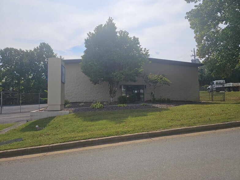 More Photos Of 3111 Hanover Rd, Johnson City Light Manufacturing For Lease