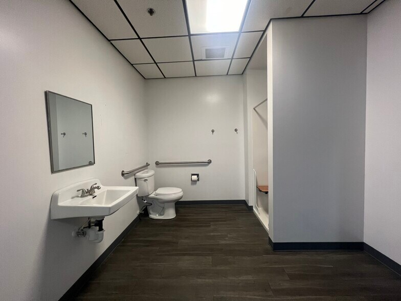 More Photos Of 10330 Chedoak Ct, Jacksonville Light Distribution For Sale