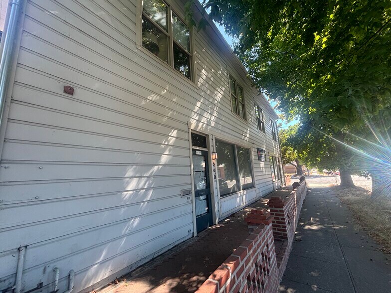 More Photos Of 403 Martin Luther King Jr., Oakland Office For Sale
