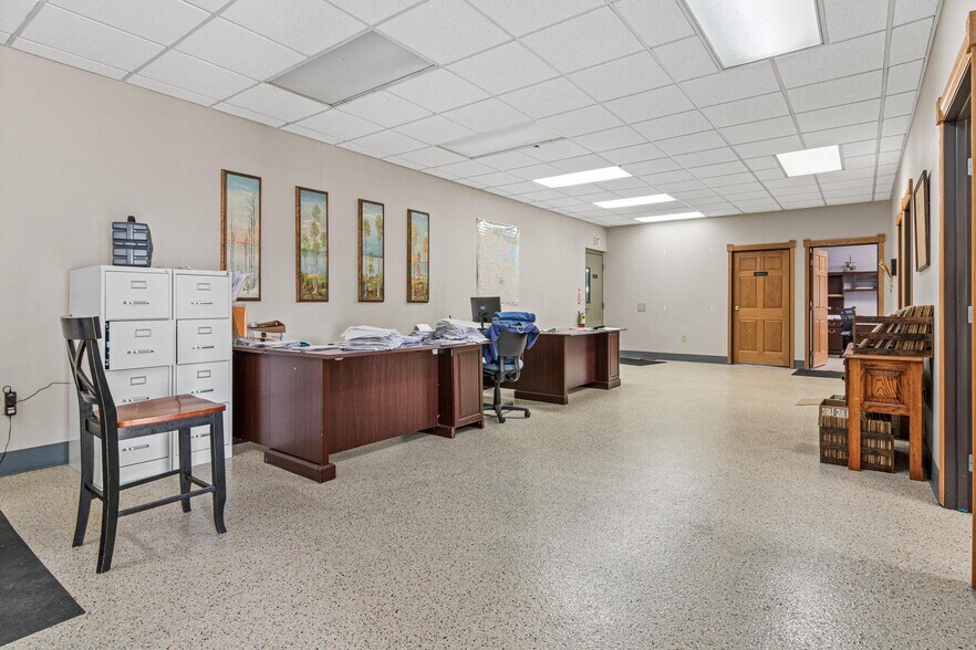 More Photos Of 671-675 Grupe St, Roberts Warehouse For Sale