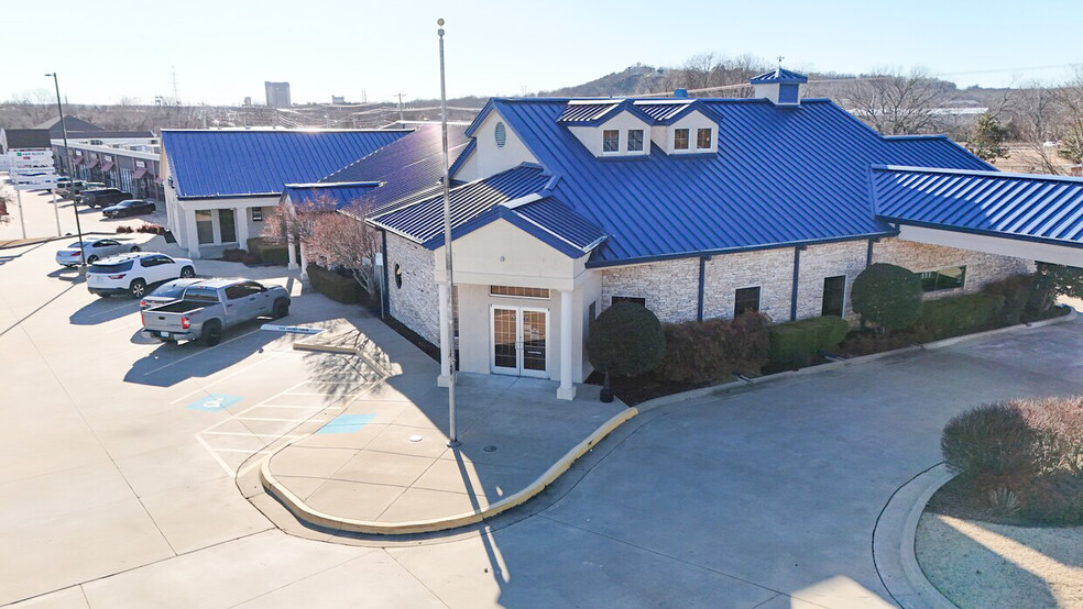 Primary Photo Of 650 S Cherokee St, Catoosa Medical For Lease