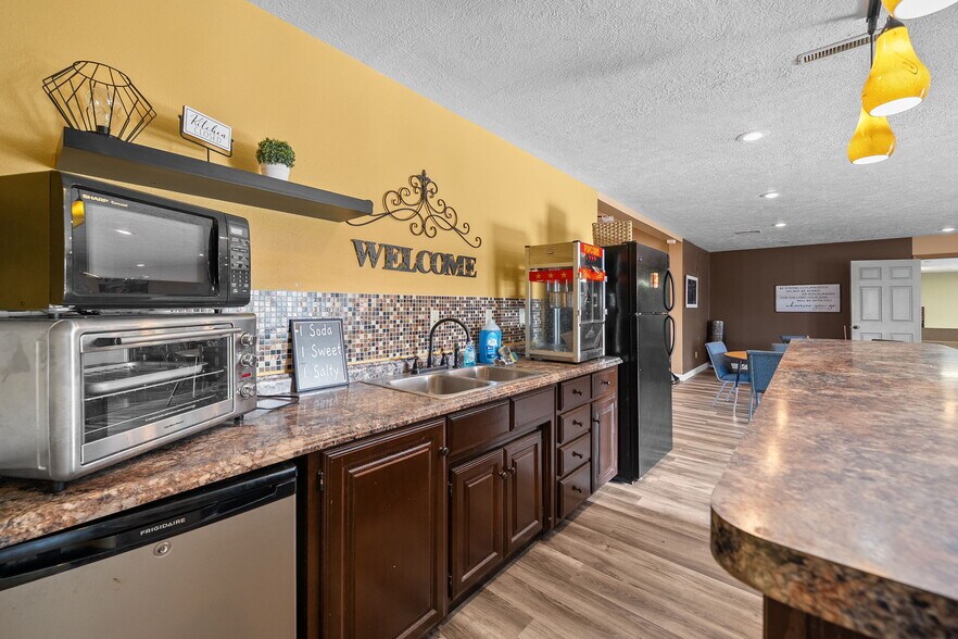 More Photos Of 25715 Highway 17, Waynesville Specialty For Sale