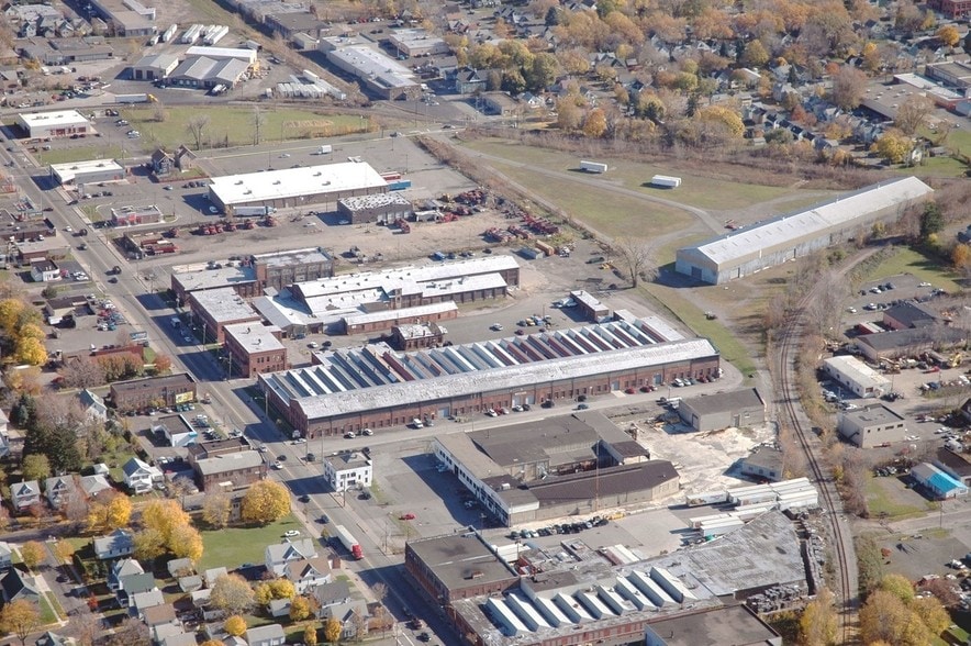 More Photos Of 961-1029 Lyell Ave, Rochester Showroom For Lease