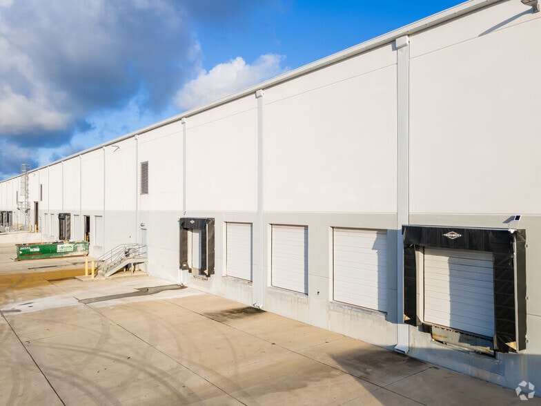 More Photos Of 701 Boutwell Rd, Lake Worth Unknown For Lease