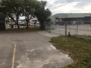 More Photos Of 5017 N Coolidge Dr, Tampa Warehouse For Lease