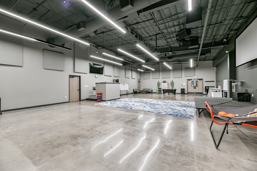 More Photos Of 1222 W Main St, Tomball Religious Facility For Sale