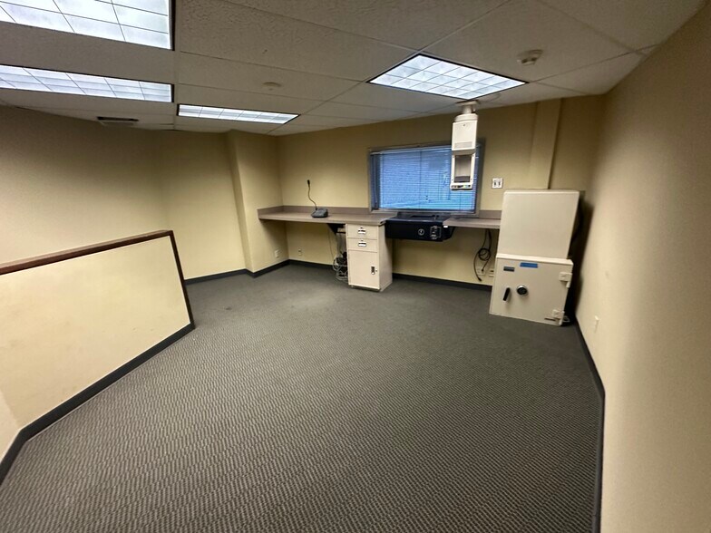 More Photos Of 100 Main St, Fort Worth Loft Creative Space For Lease