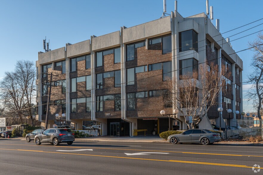Primary Photo Of 107 Northern Blvd, Great Neck Medical For Lease