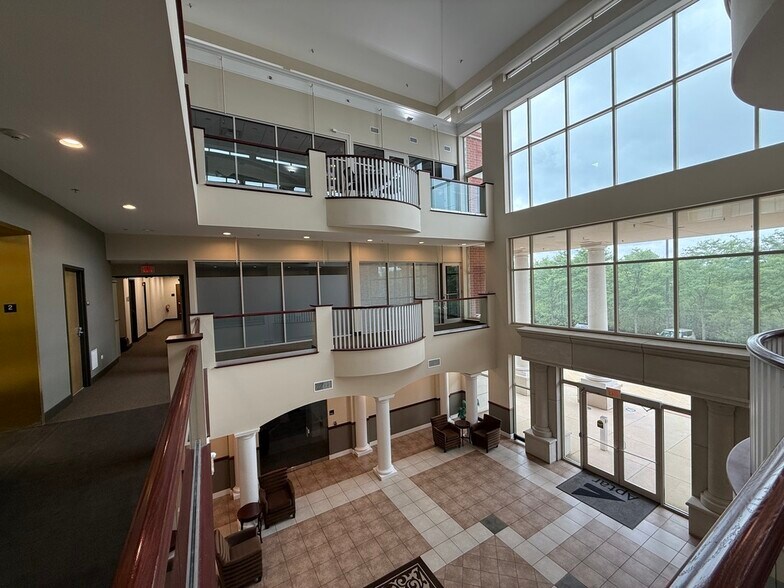 More Photos Of 265 Exchange Dr, Crystal Lake Office For Lease