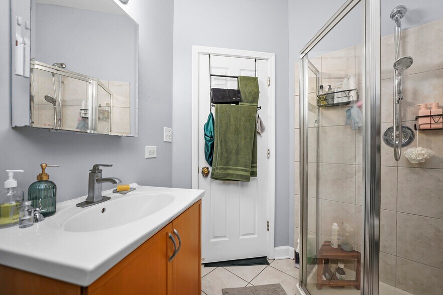 More Photos Of 4363 N Lincoln Ave, Chicago Storefront Retail Residential For Sale