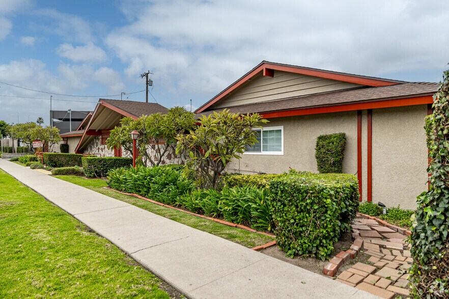 More Photos Of 6851 Dale St, Buena Park Apartments For Sale