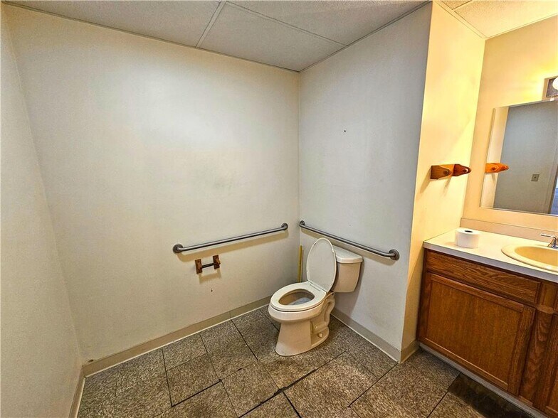 More Photos Of 102 E Station Ave, Coopersburg Office For Lease