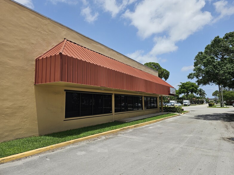 More Photos Of 4152-4230 Blue Heron Blvd W, Riviera Beach Medical For Sale