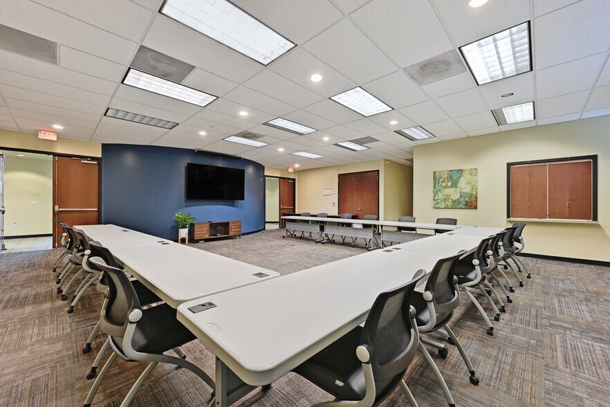 More Photos Of 8001 Centre Park Dr, Austin Office For Lease