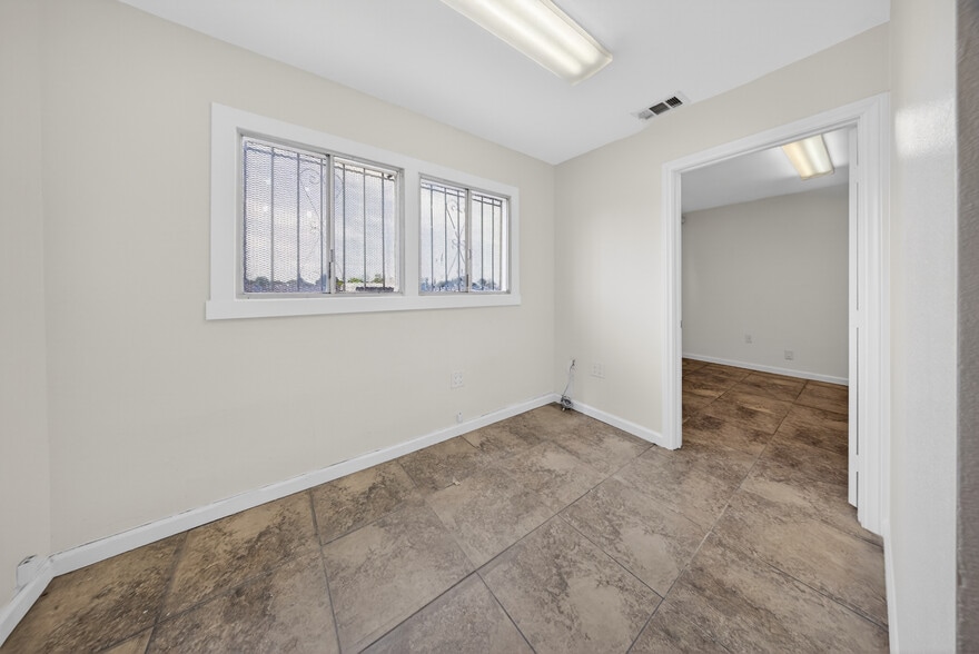 More Photos Of 1433-1437 W El Segundo Blvd, Compton Warehouse For Lease
