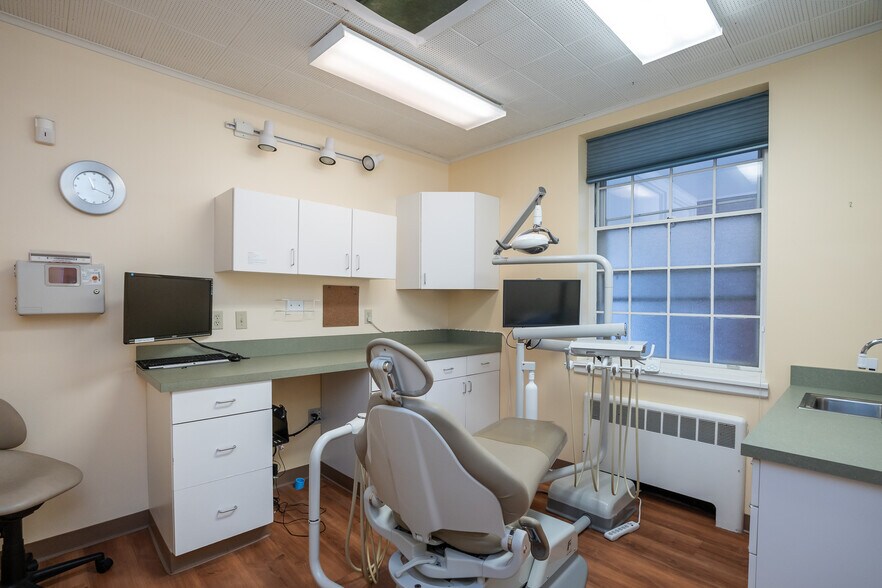 More Photos Of 264 Elm St, Northampton Office For Lease