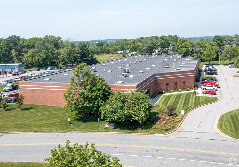 More Photos Of 1308 Continental Dr, Abingdon Flex For Lease