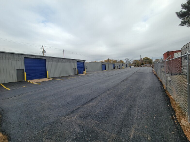 More Photos Of 517 Delia Dr, Longview Warehouse For Lease
