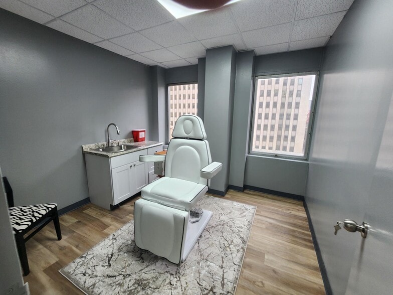More Photos Of 351-355 5th Ave, Pittsburgh Office For Lease