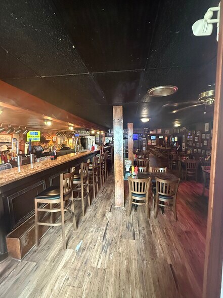 More Photos Of 142 S Water St, Marine City General Retail For Sale