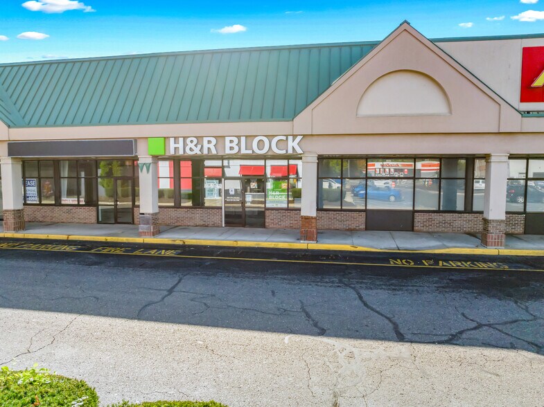 More Photos Of 649 W Main St, Waterbury Freestanding For Sale