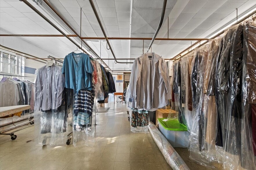 More Photos Of 256 Benmont Ave, Bennington Freestanding For Sale