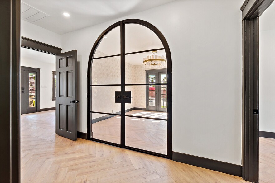 More Photos Of 1204 N Ross St, Santa Ana Office For Lease