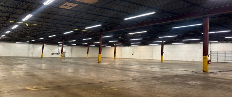 More Photos Of 30 Lafayette Pl, Kenilworth Warehouse For Lease