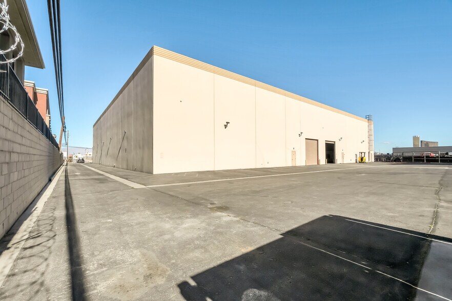 More Photos Of 4200 Pioneer Ave, Las Vegas Warehouse For Sale