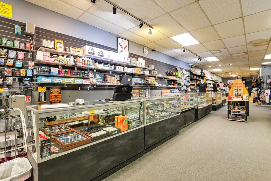 More Photos Of 1186 N High St, Columbus Storefront Retail Office For Sale