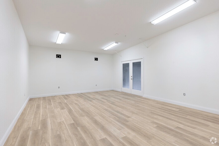 More Photos Of 805 33rd Ct SW, Vero Beach Unknown For Lease