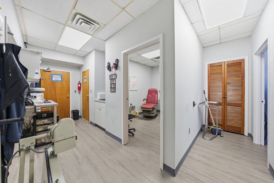 More Photos Of 299 Forest Ave, Paramus Office For Sale